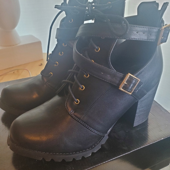 NIB TORRID LACE UP WILLOW COMBAT BOOT - Picture 12 of 12